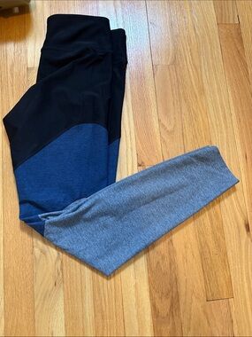 Outdoor Voices Colorblock Leggings in Black, Blue & Gray